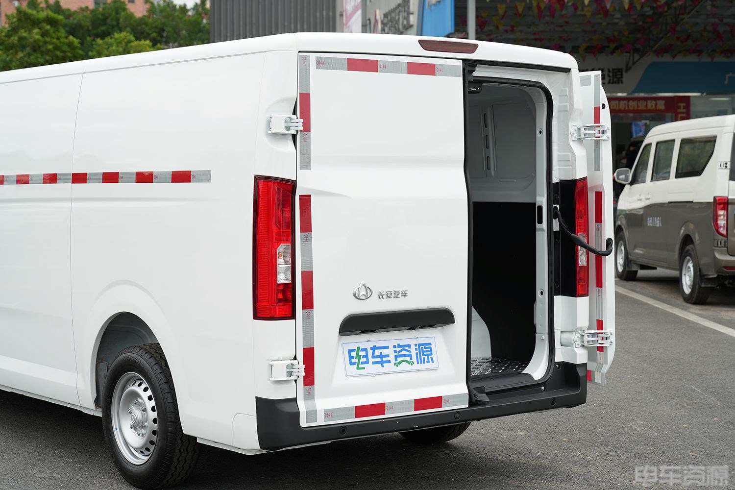 2025款 跨越星光EV 舒适版 宁德时代43.53kWh（SC5039XXYAAABBEV）