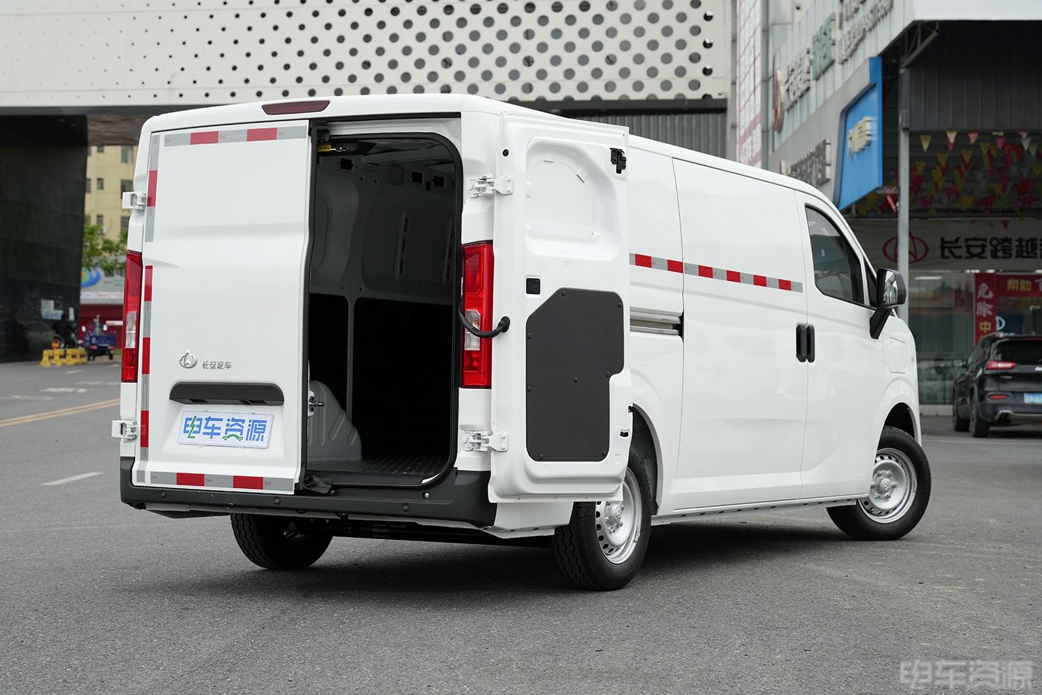 2025款 跨越星光EV 舒适版 宁德时代43.53kWh（SC5039XXYAAABBEV）