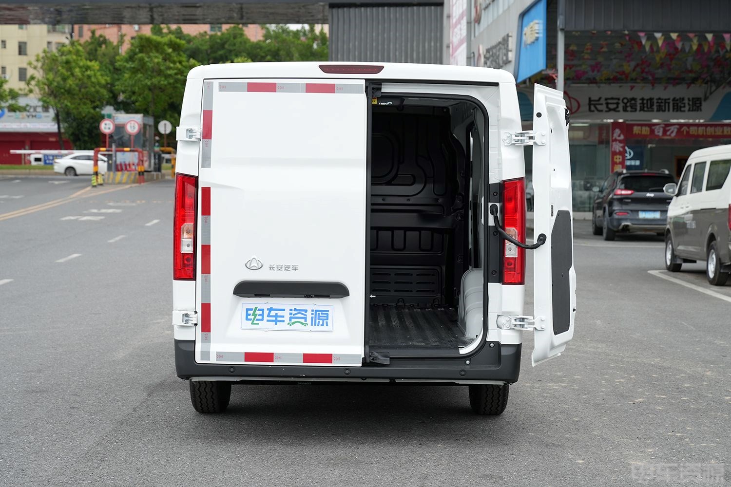 2025款 跨越星光EV 舒适版 宁德时代43.53kWh（SC5039XXYAAABBEV）