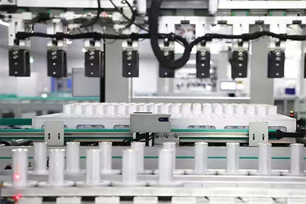 中国动力电池企业加速出海 宁德时代德国工厂投产开启全球“抢单”