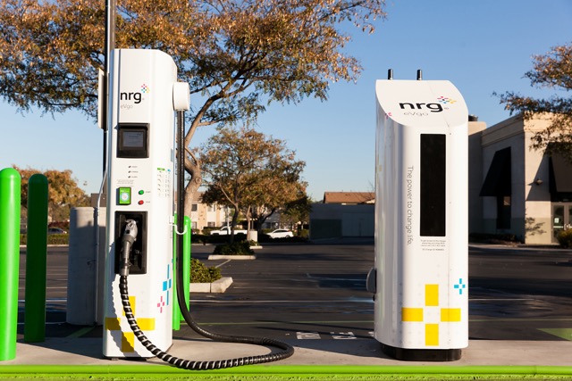 美国2025年前电动车充电站数量需要增3倍