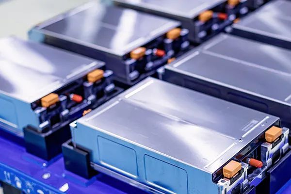 上汽集团：首款搭载固态电池的量产产品将于 2025 年下线