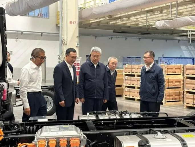 全国人大财经委副主任委员郭树清考察远程新能源商用车上饶基地