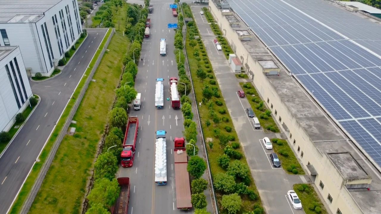 固态电池赛道火热 谁是最强颠覆者？