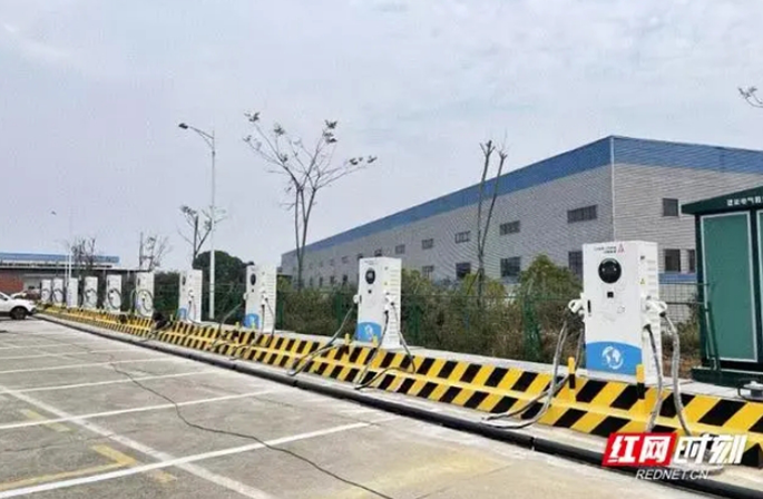 湖南铁塔在湘潭地区首座汽车充电桩正式投入使用