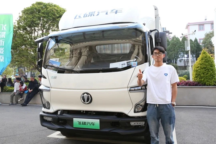 90后司机与飞碟EW5同行,跑出“稳稳的幸福”